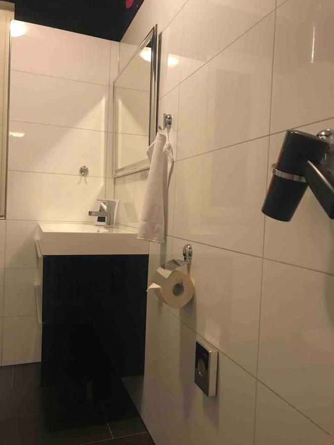 Schoene Grosse Wohnung 2 Schlafzimmer Bis 6 Pax Naehe Stadion Signal Iduna Dortmund Exterior foto
